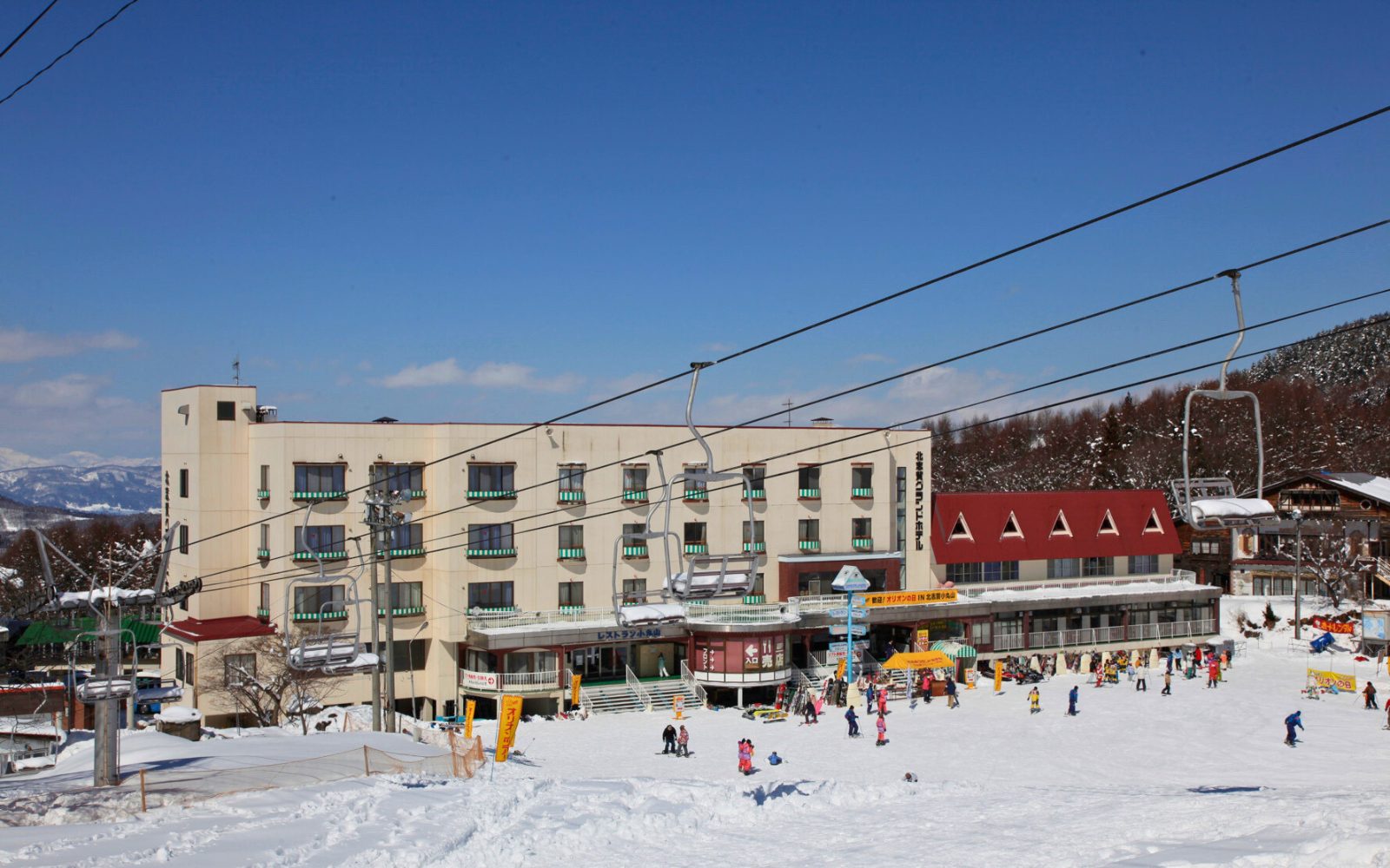 夜発宿泊付バス／北志賀グランドホテル本館（外観）