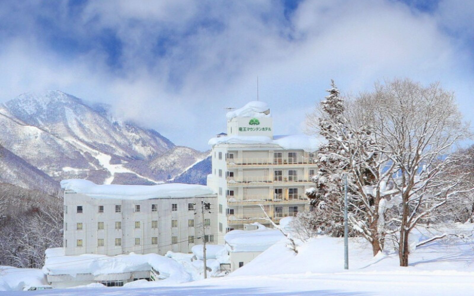 夜発宿泊付バス／竜王マウンテンホテル（外観）